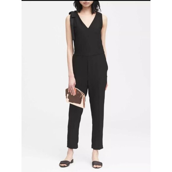Banana Republic Bow-Shoulder Jumpsuit Sz 0 Black EUC Classic Minimalist Silky127 - Picture 1 of 12